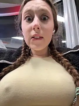 FroggyAnna online show from December 4, 3:32 pm