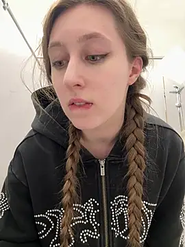 Snapshot of FroggyAnna chatting on June 10, 6:51 pm FroggyAnna online show from June 10, 6:51 pm