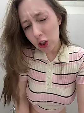 Snapshot of FroggyAnna chatting on June 17, 5:03 pm FroggyAnna online show from June 17, 5:03 pm