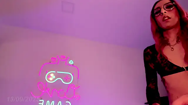 Isabella Haddad online show from September 13, 8:19 pm