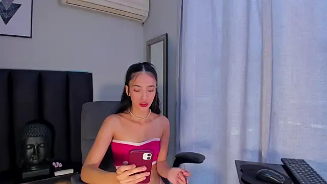 miIa bratz online show from September 24, 7:50 pm