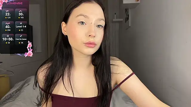 june mooon online show from December 1, 6:35 pm