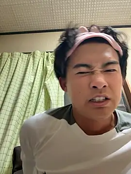 Snapshot of shoma2003 chatting on October 21, 1:01 pm shoma2003 online show from October 21, 1:01 pm