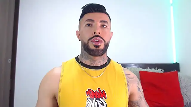 andrea de lucaa online show from February 5, 8:35 pm