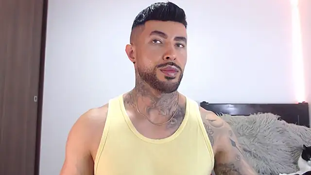 andrea de lucaa online show from February 19, 3:46 am