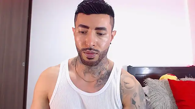 andrea de lucaa online show from March 2, 2:47 am