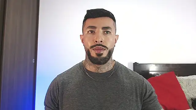 andrea de lucaa online show from April 7, 4:13 am