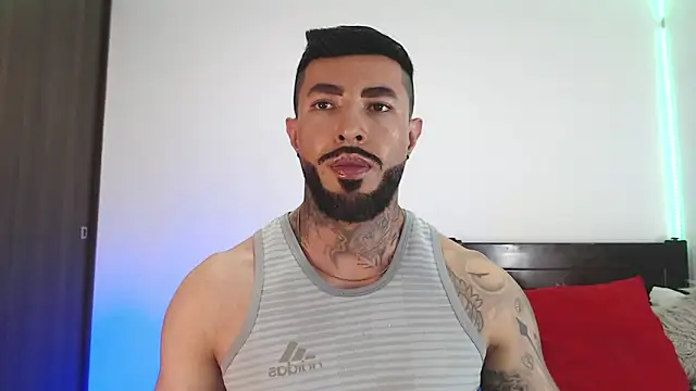 andrea de lucaa online show from April 13, 3:23 am