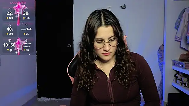 Snapshot of lindasyt chatting on April 27, 2:53 am lindasyt online show from April 27, 2:53 am
