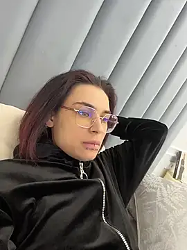 Snapshot of VioletAsh chatting on May 4, 4:52 am VioletAsh online show from May 4, 4:52 am