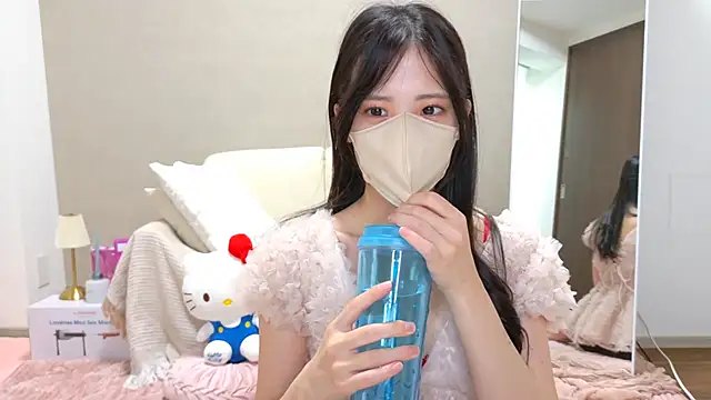 Snapshot of riri__nyan_o0 chatting on June 5, 5:14 am riri nyan o0 online show from June 5, 5:14 am