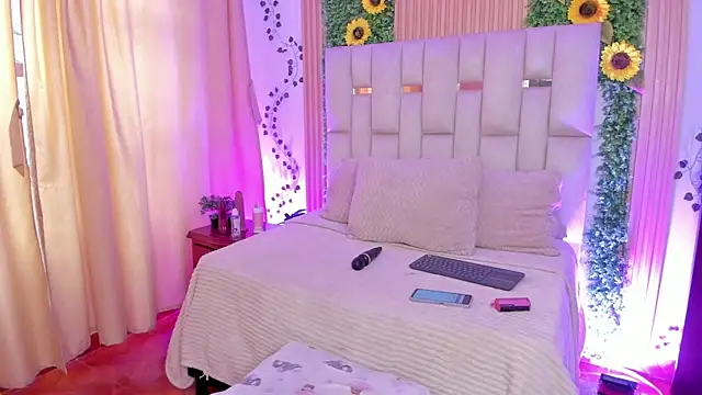 Jade Nmm online show from November 7, 1:00 pm