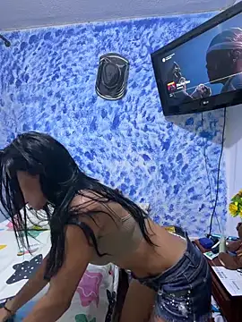 Snapshot of princequinn_ chatting on March 4, 7:42 pm princequinn online show from March 4, 7:42 pm