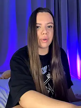 Snapshot of Chloe_loo chatting on September 21, 1:35 pm Chloe loo online show from September 21, 1:35 pm