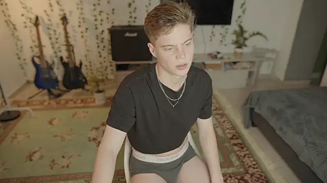 RusBradPitt online show from December 19, 3:30 pm