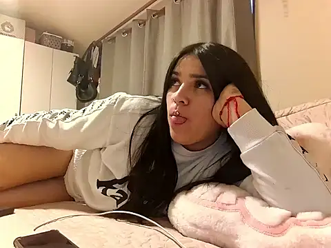 Snapshot of Denisutra777 chatting on April 5, 10:40 pm Denisutra777 online show from April 5, 10:40 pm