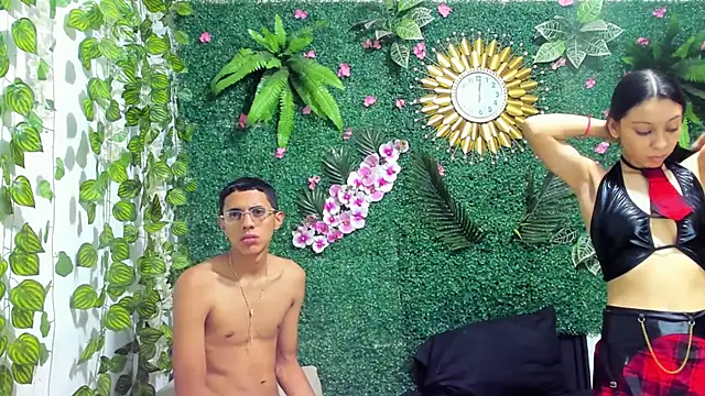 MielAndLeo online show from September 15, 8:36 am