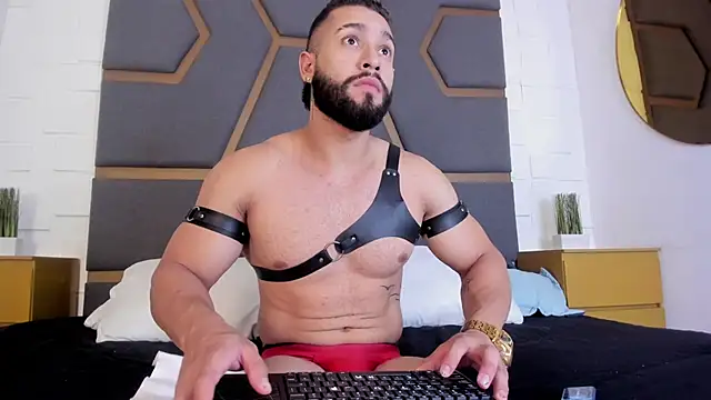 massimofiore  online show from October 31, 3:40 am