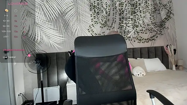 Kira Key online show from February 27, 1:49 am