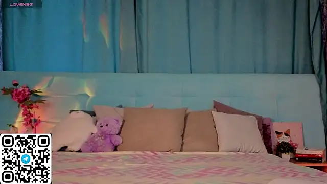 Aurora Bennet online show from April 14, 1:00 am