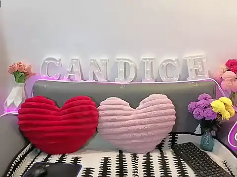 Snapshot of candiceempire chatting on May 14, 2:18 am candiceempire online show from May 14, 2:18 am