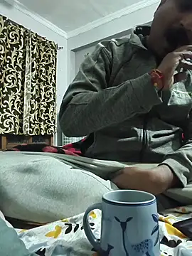 vardh033 online show from November 17, 4:35 pm