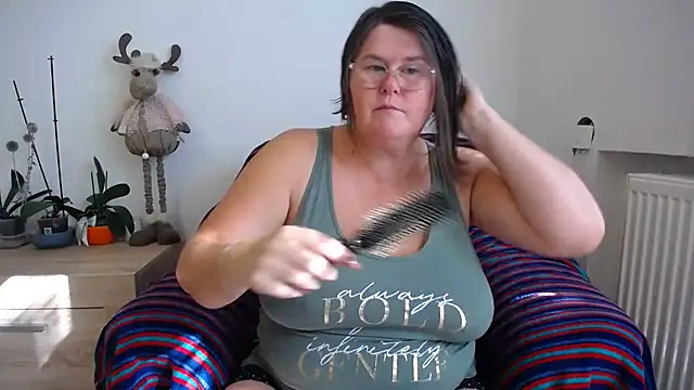 Snapshot of icyheart888 chatting on October 19, 11:44 am icyheart888 online show from October 19, 11:44 am