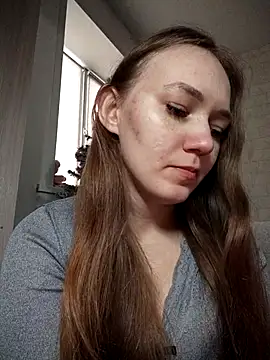 Snapshot of AlisaWyn chatting on February 9, 5:44 am AlisaWyn online show from February 9, 5:44 am