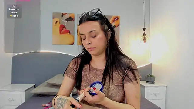 Snapshot of Sara_mora_ chatting on June 17, 3:13 pm Sara mora online show from June 17, 3:13 pm