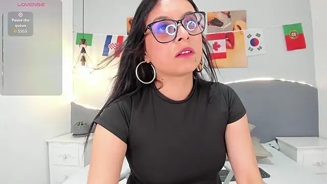 Snapshot of Sara_mora_ chatting on July 1, 7:24 pm Sara mora online show from July 1, 7:24 pm