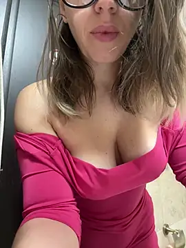 ladywithbigass online show from February 4, 5:53 am