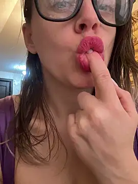 ladywithbigass online show from February 18, 6:04 am