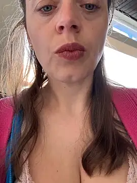 Snapshot of ladywithbigass chatting on June 8, 4:57 am ladywithbigass online show from June 8, 4:57 am
