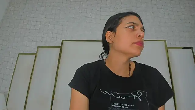 Snapshot of thalia888_ chatting on April 20, 7:04 pm thalia888 online show from April 20, 7:04 pm