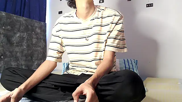 Snapshot of alexmark_ chatting on April 21, 4:56 pm alexmark online show from April 21, 4:56 pm
