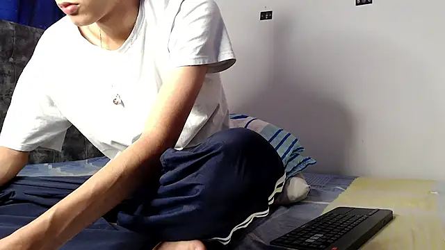 Snapshot of alexmark_ chatting on April 23, 5:04 pm alexmark online show from April 23, 5:04 pm