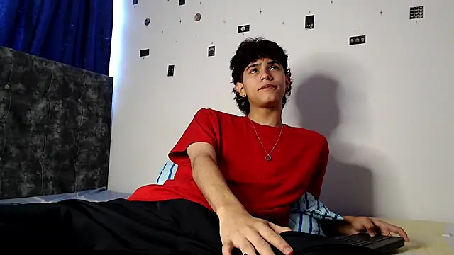 Snapshot of alexmark_ chatting on April 30, 7:09 pm alexmark online show from April 30, 7:09 pm