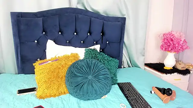 Snapshot of KateOwens_ chatting on February 7, 12:31 pm KateOwens online show from February 7, 12:31 pm