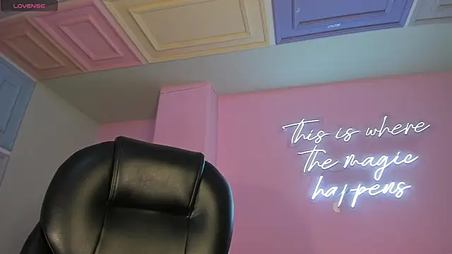 TiffannySins online show from April 9, 4:01 am