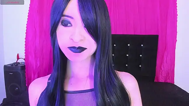 Snapshot of cutenaked_8 chatting on May 31, 12:08 am cutenaked 8 online show from May 31, 12:08 am