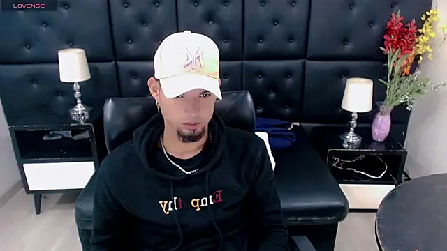 StivBigCock online show from September 12, 3:17 am