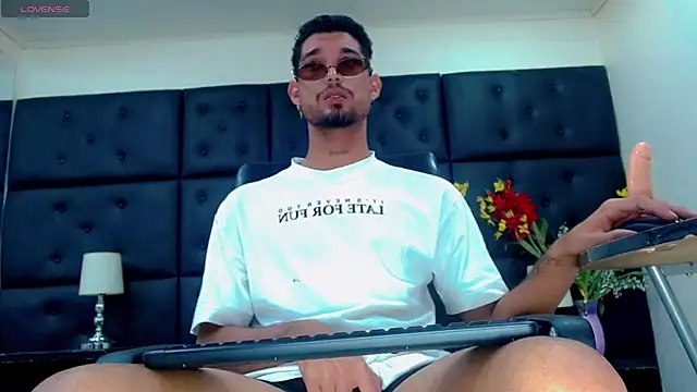 StivBigCock online show from September 30, 7:30 pm