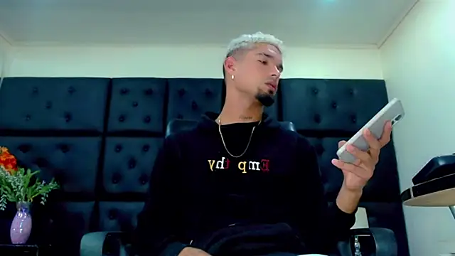 StivBigCock online show from October 24, 1:57 am