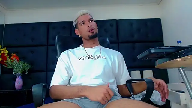 StivBigCock online show from October 26, 2:23 pm