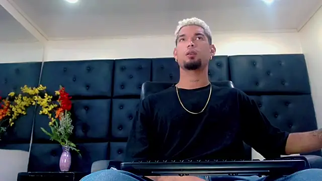 StivBigCock online show from October 31, 2:23 am