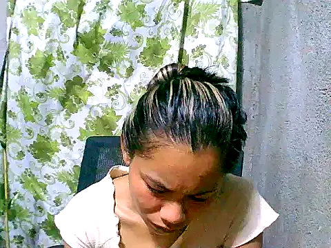 Snapshot of Sweeetgurll chatting on September 15, 1:00 pm Sweeetgurll online show from September 15, 1:00 pm