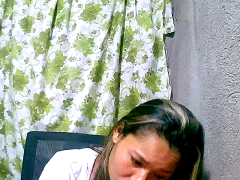 Snapshot of Sweeetgurll chatting on September 21, 5:47 pm Sweeetgurll online show from September 21, 5:47 pm