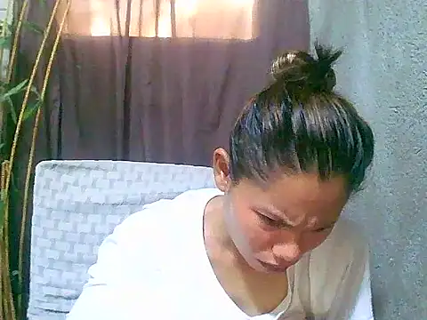 Snapshot of Sweeetgurll chatting on May 2, 12:15 am Sweeetgurll online show from May 2, 12:15 am