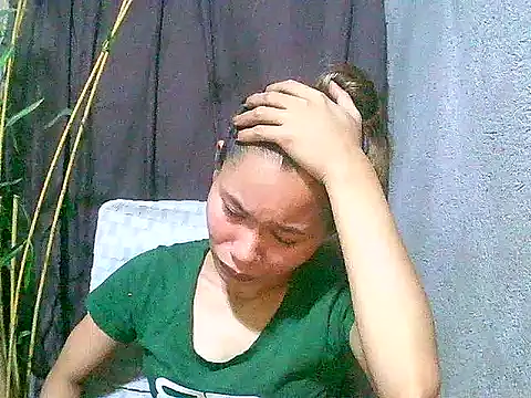 Snapshot of Sweeetgurll chatting on May 3, 2:01 pm Sweeetgurll online show from May 3, 2:01 pm