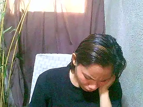 Snapshot of Sweeetgurll chatting on May 5, 3:03 am Sweeetgurll online show from May 5, 3:03 am